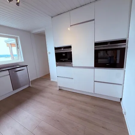 Cherfull 2 Bedrooms *